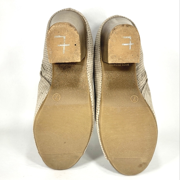 Old Navy Taupe, Perforated, Western Style, Peep Toe Stacked Heel Bootie. WMS 7M - Picture 12 of 12